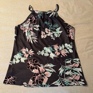 NWOT!! Sleeveless tank top with flower design